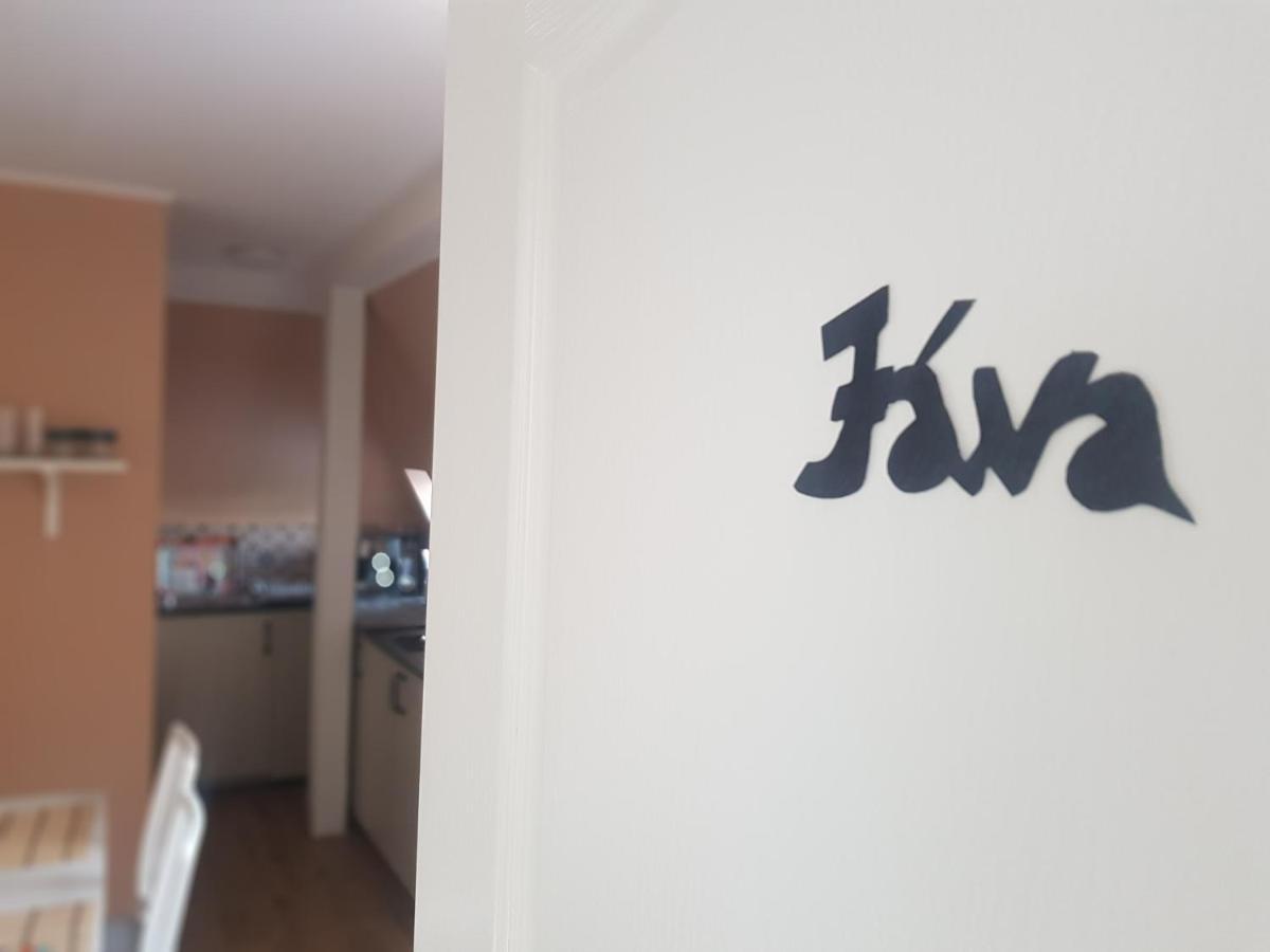 Hotel Ketpava Vendeghaz Igal Exteriér fotografie